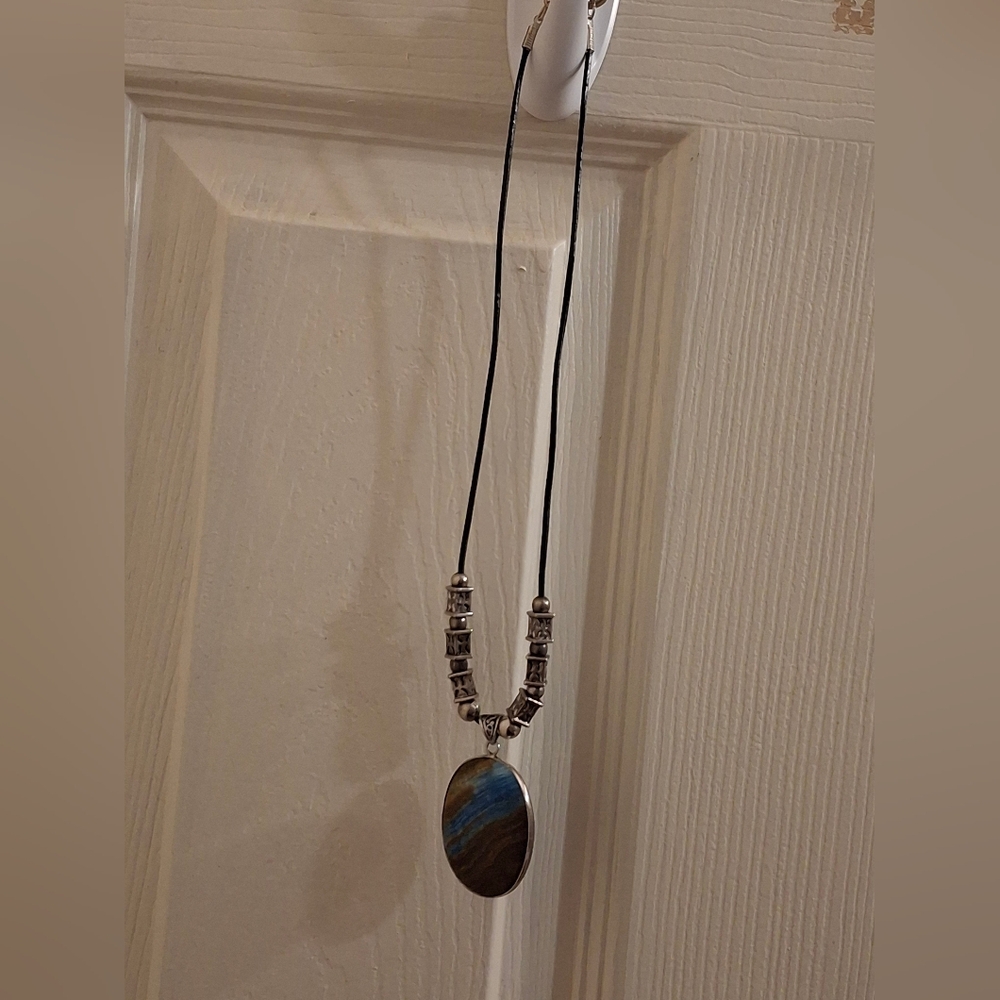 Women's necklace